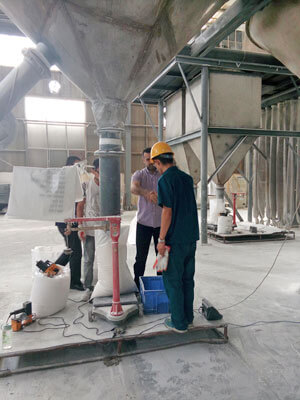 國外客戶來廠參觀并簽訂合同